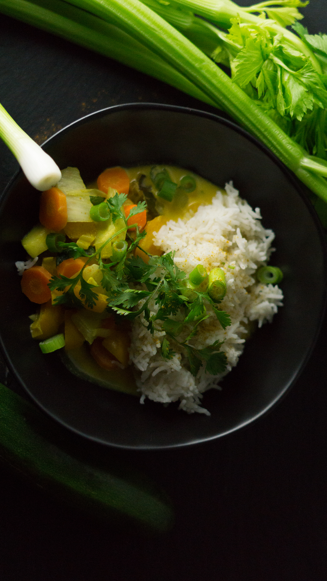 Vegetarisches Curry mit Kokosmilch
