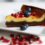 Brownie-Cheesecake mit Heidelbeeren