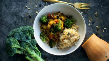 Curry mit Kürbis, Kartoffeln, Brokkoli und Kichererbsen