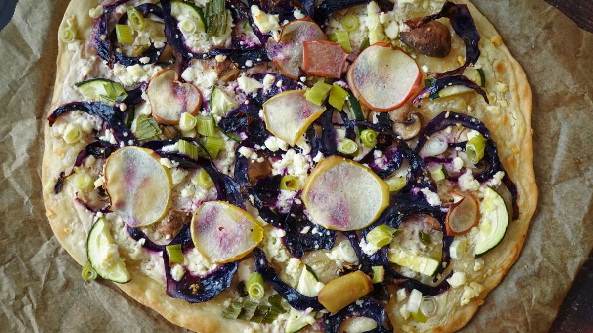 Flammkuchen vegetarisch Rotrkaut, Feta, Apfel