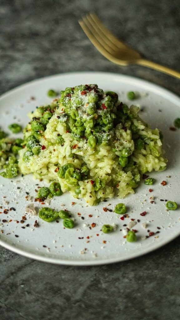 Risotto mit grünen Erbsen und Bergkäse