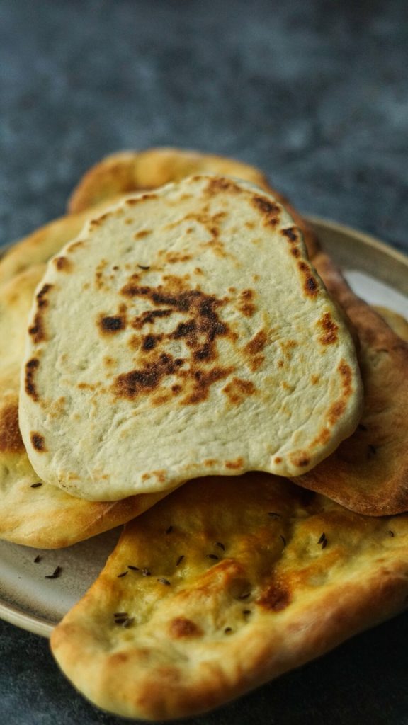 Naan-Brot aus der Pfanne