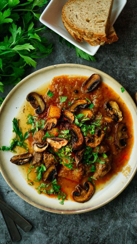 Kürbisgulasch mit Champignons