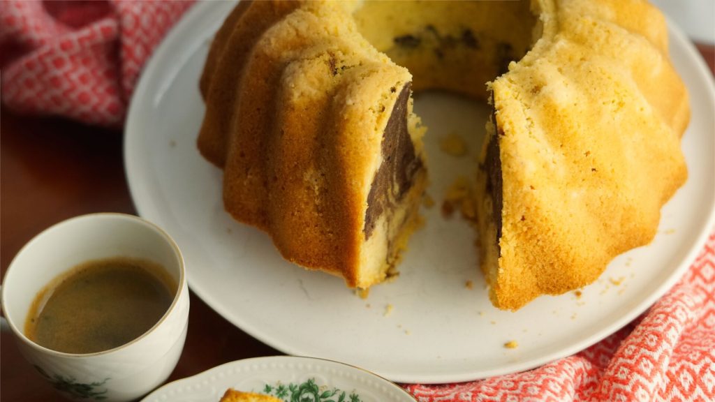 Gugelhupf mit Kakao und Kürbis