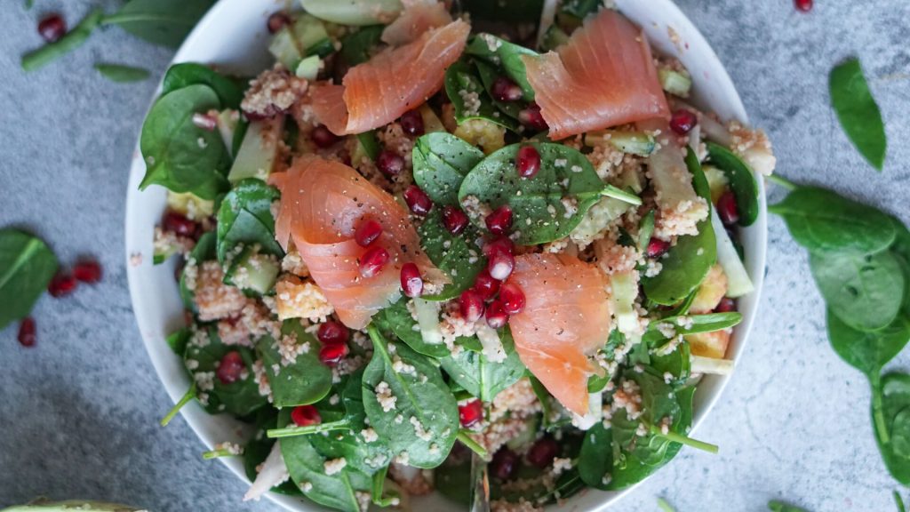 Salat mit Couscous und Granatapfel