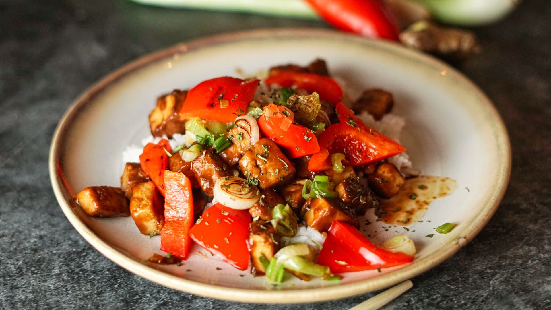 Sticky Tofu mit Paprika