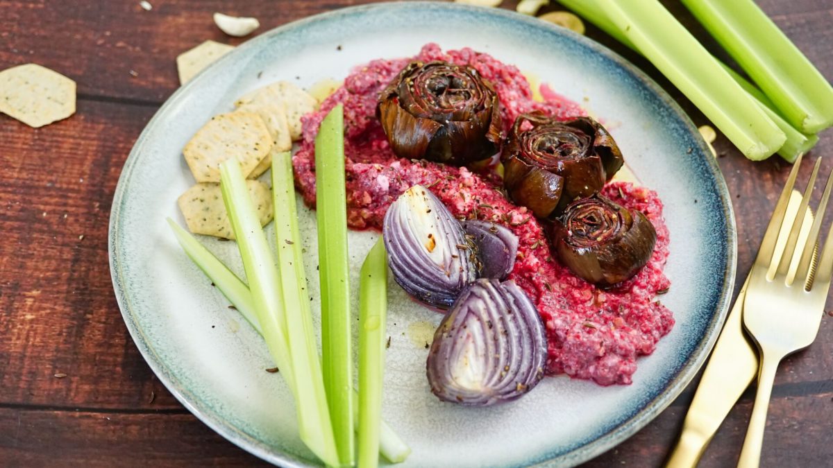 Artischocken aus dem Ofen mit Rote Rüben-Creme