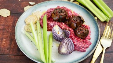Artischocken aus dem Ofen mit Rote Rüben-Creme