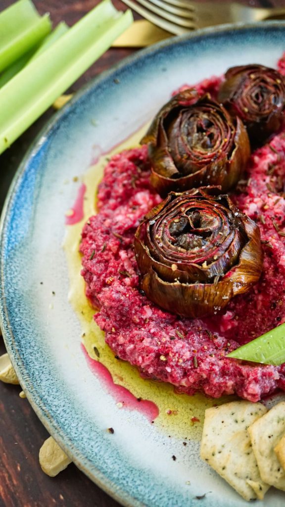 Artischocken aus dem Ofen mit Rote Rüben-Creme
