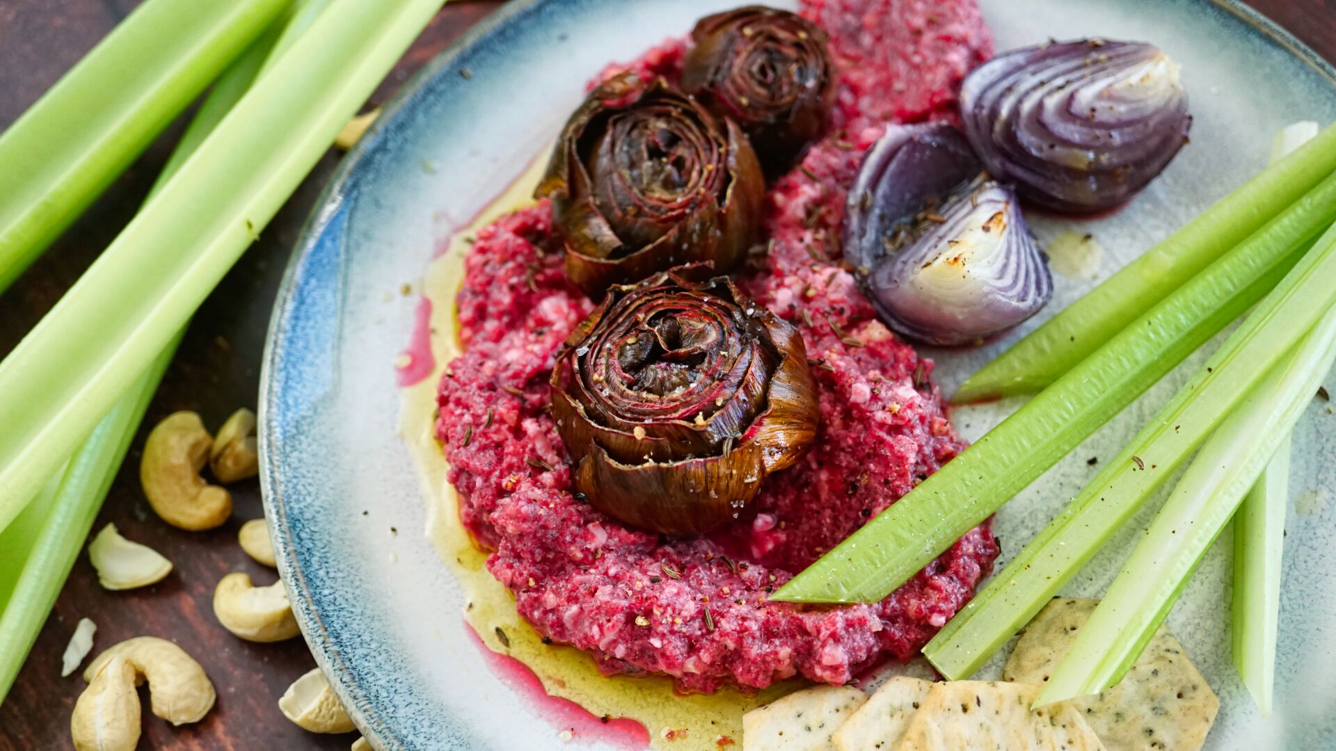 Artischocken aus dem Ofen mit Rote Rüben-Creme