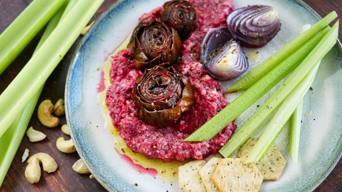 Artischocken aus dem Ofen mit Rote Rüben-Creme