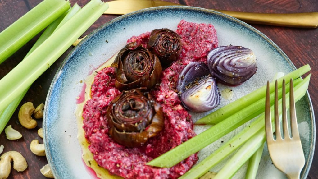 Artischocken aus dem Ofen mit Rote Rüben-Creme