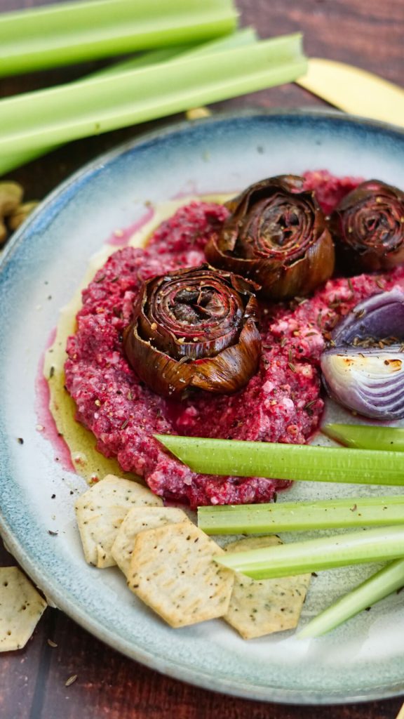 Artischocken aus dem Ofen mit Rote Rüben-Creme
