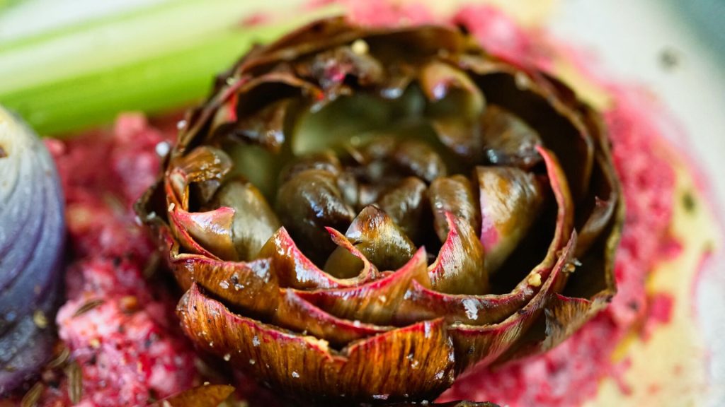 Artischocken aus dem Ofen mit Rote Rüben-Creme