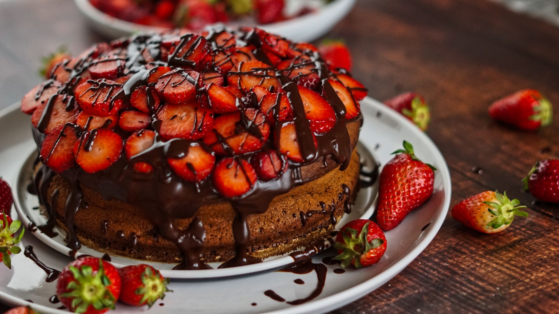 Glutenfreier Marmorkuchen mit Erdbeeren und Bananen