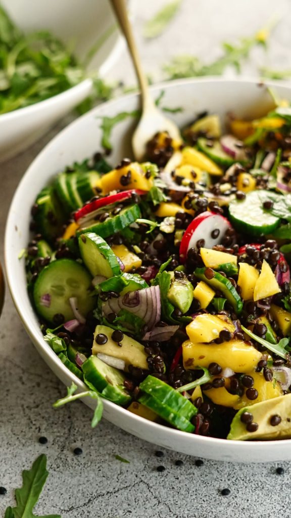 Belugalinsensalat mit Mango