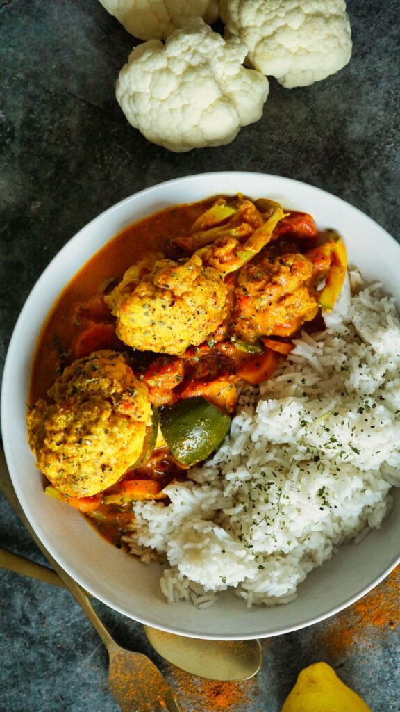 Indisches Blumenkohl-Curry mit Kokosmilch