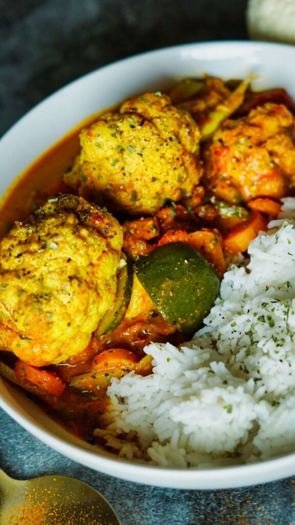 Indisches Blumenkohl-Korma mit Kokosmilch