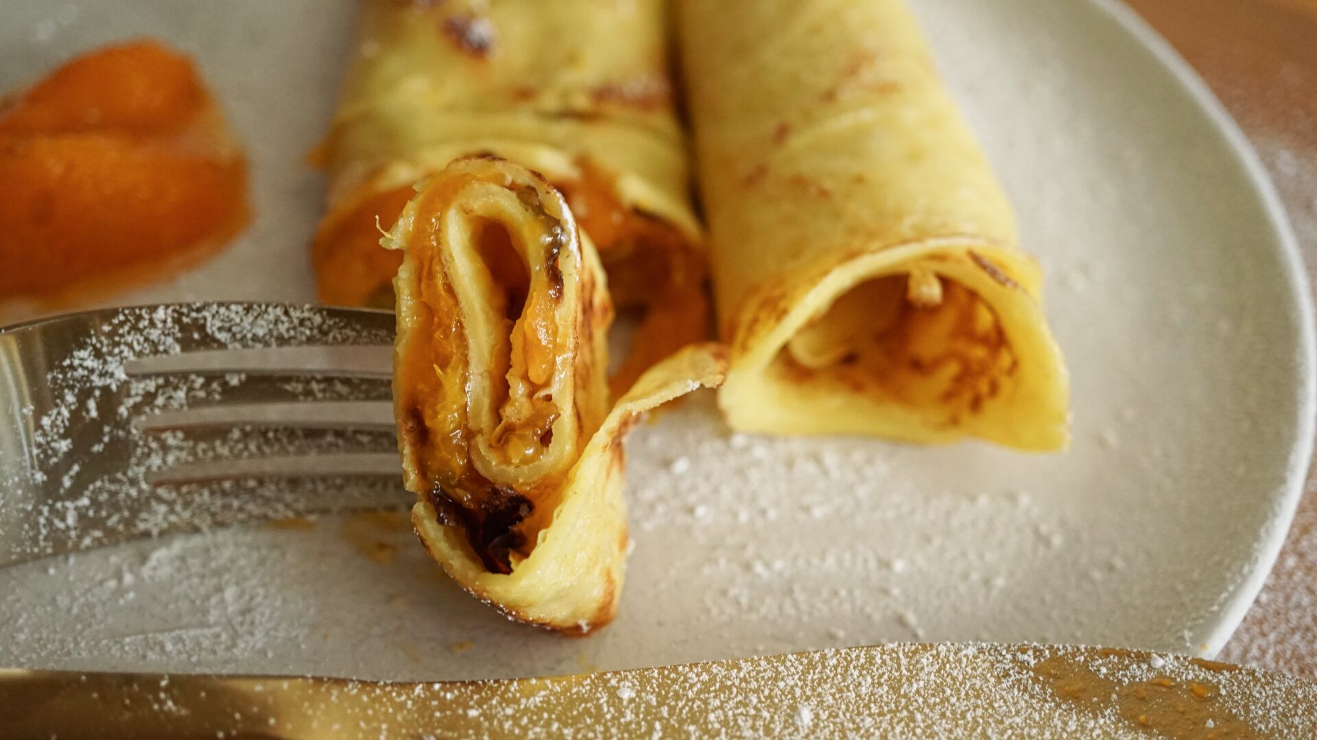 glutenfreie Palatschinken mit Marillen-Röster