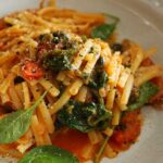 Glutenfreie Pasta mit Spinat-Tomaten-Soße