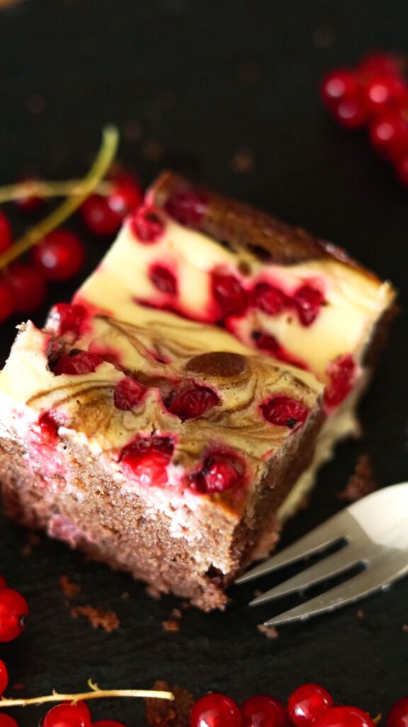 Kuhfleckenkuchen mit Ribisel