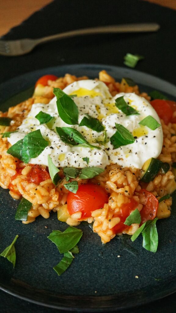 Tomaten-Risotto mit Burrata