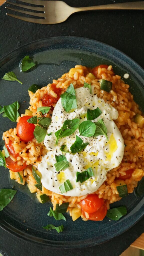 Tomaten-Risotto mit Burrata