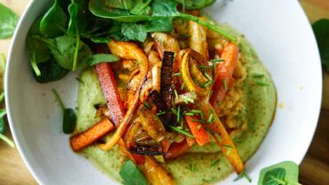 Ofen-Suppengemüse mit Zucchini-Avocado-Creme