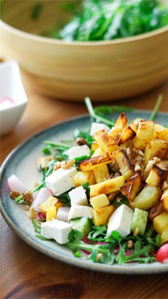 Bratkartoffelsalat mit Weiße-Bohnen-Roterüben-Dip