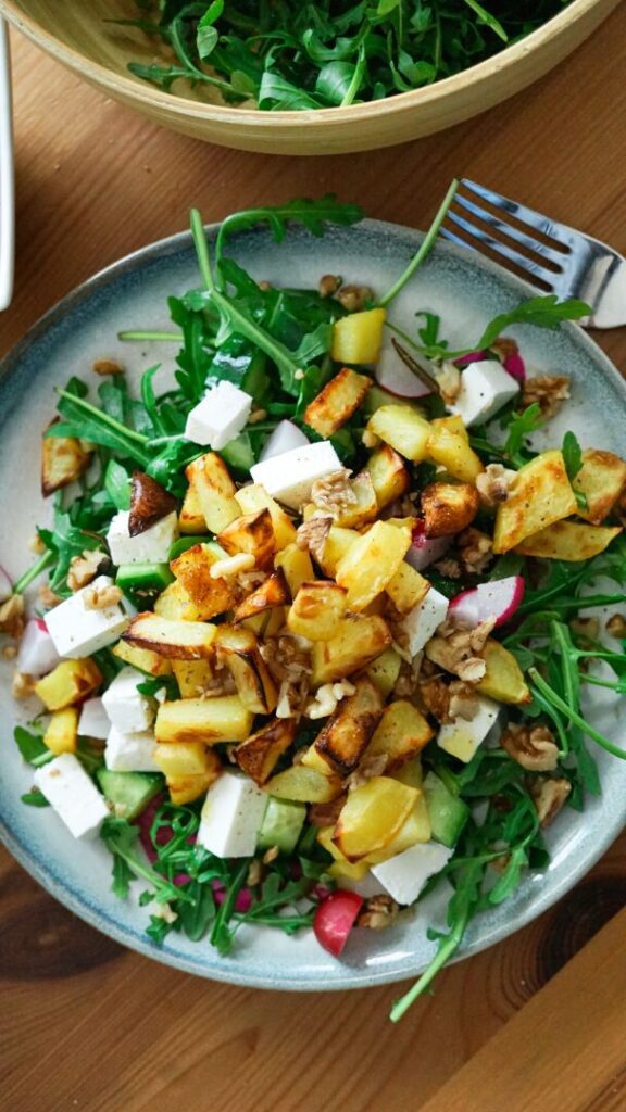 Bratkartoffelsalat mit Weiße-Bohnen-Roterüben-Dip