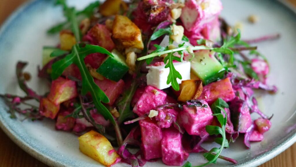 Bratkartoffelsalat mit Weiße-Bohnen-Roterüben-Dip