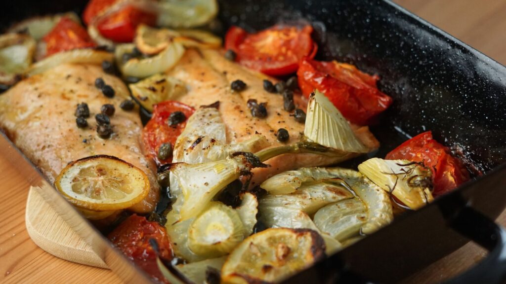 Lachs aus dem Ofen mit Gemüse