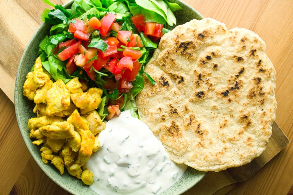 Hähnchen Pita Bowl mit glutenfreiem Pita Brot