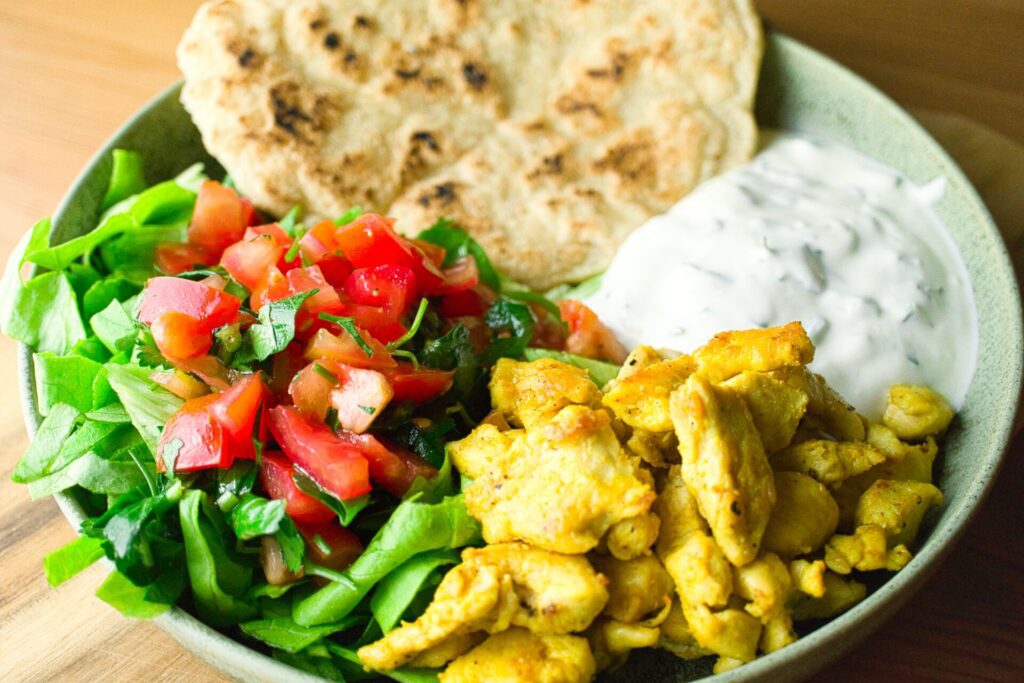Hähnchen Pita Bowl mit glutenfreiem Pita Brot