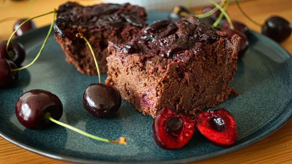 Glutenfreie Kirsch-Brownies mit Kidneybohnen