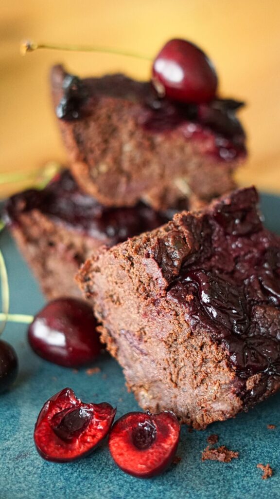 Glutenfreie Kirsch-Brownies mit Kidneybohnen