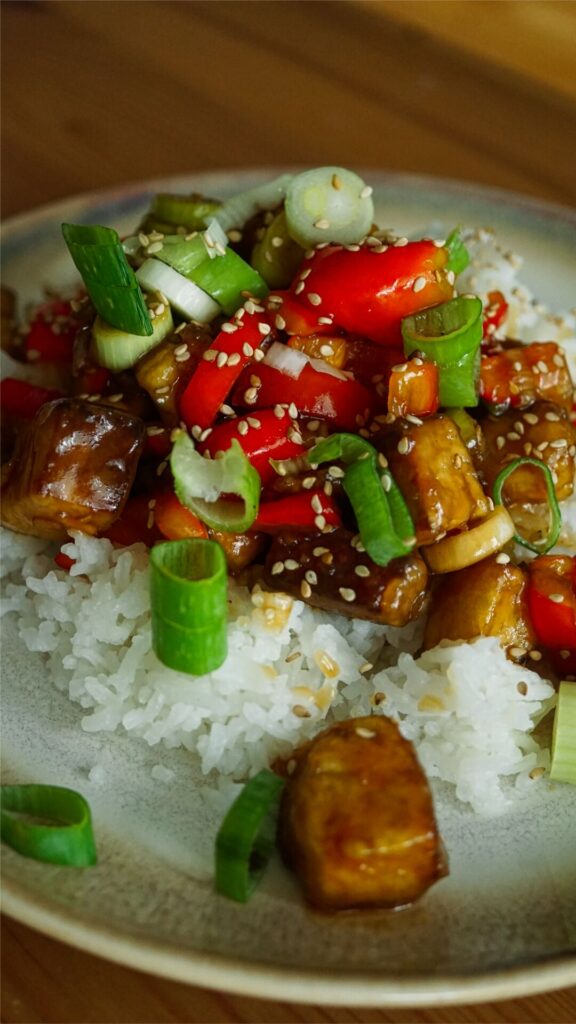 Räuchertofu zubereiten mit Honig, Ingwer & Sojasauce