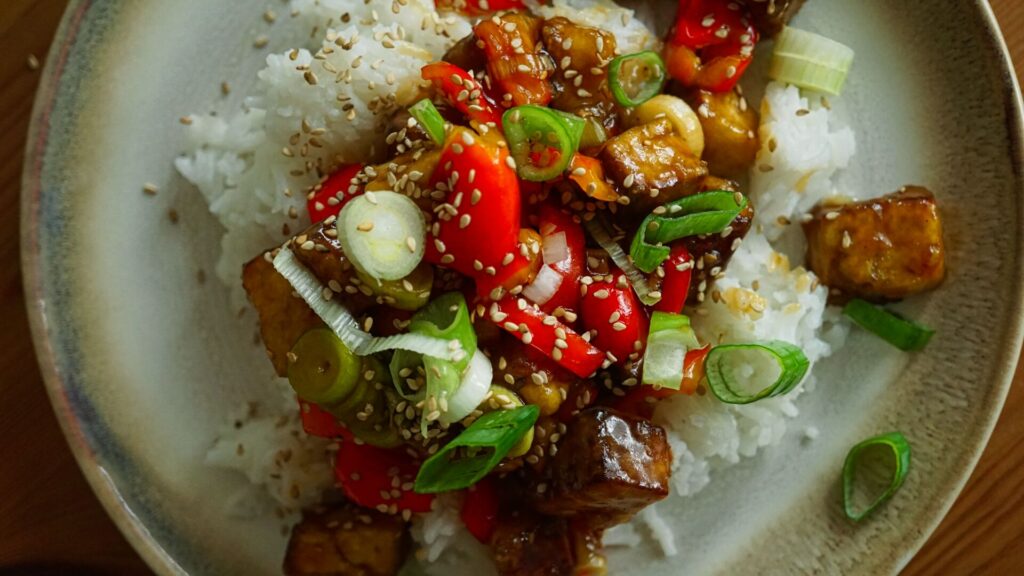 Räuchertofu zubereiten mit Honig, Ingwer & Sojasauce